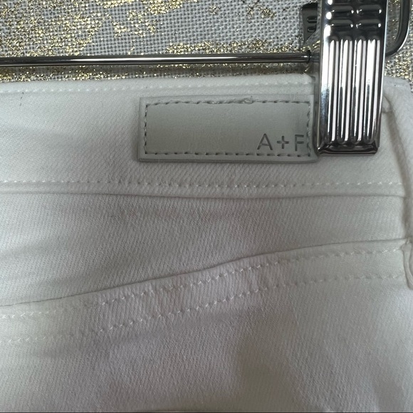 ABERCROMBIE & Fitch White Super Skinny Low Rise Ripped Jeans Size 26 - Picture 11 of 14